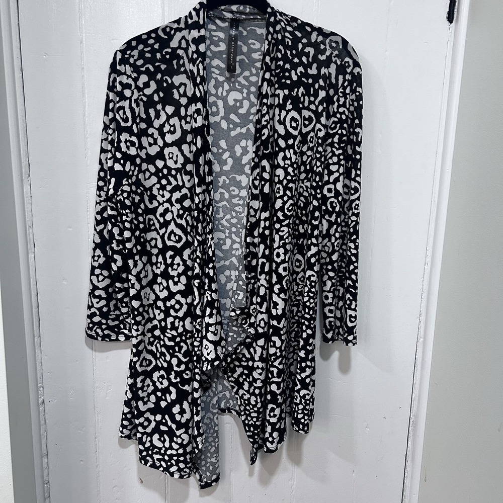 Isabella Rodriguez L Black White Print Open Front Swing Cardigan Waterfall Hem - Picture 2 of 7